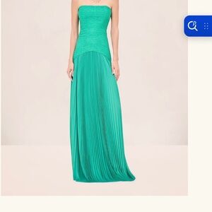 NWT ALEXIS SUNNIVA GOWN GORGEOUS GREEN SPRING 2026 RELEASE PERFECT CONDITION